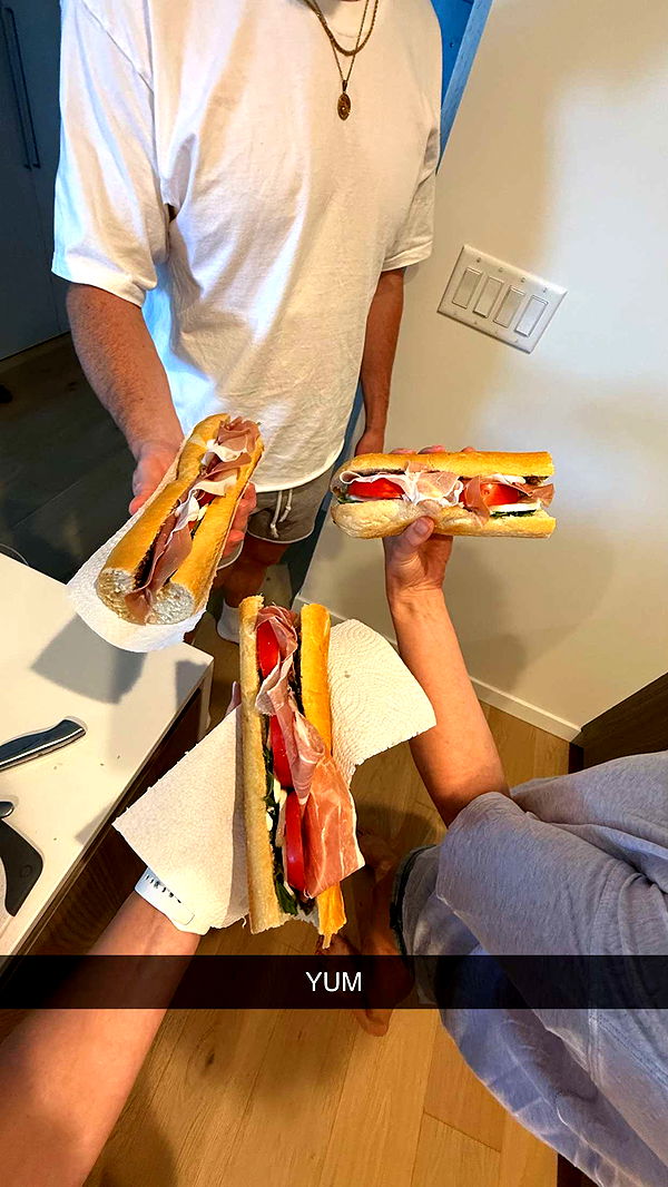 meelahrobbins image ~ Altpins