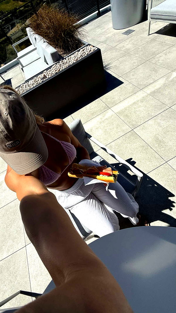 meelahrobbins image ~ Altpins