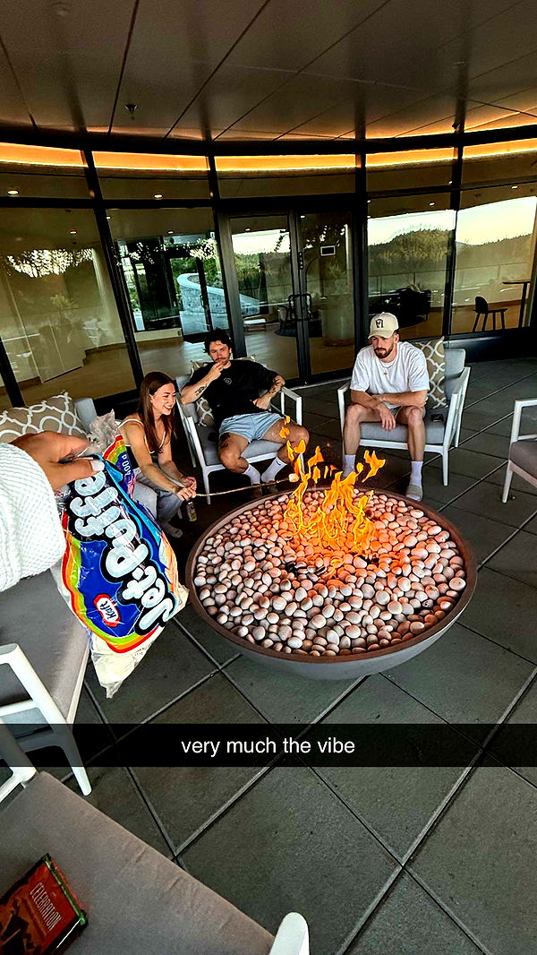 meelahrobbins image ~ Altpins