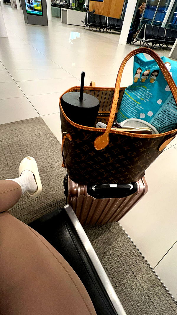 meelahrobbins image ~ Altpins