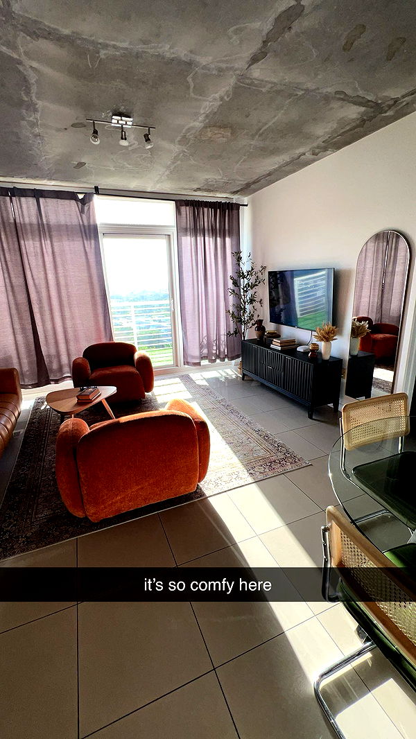 meelahrobbins image ~ Altpins