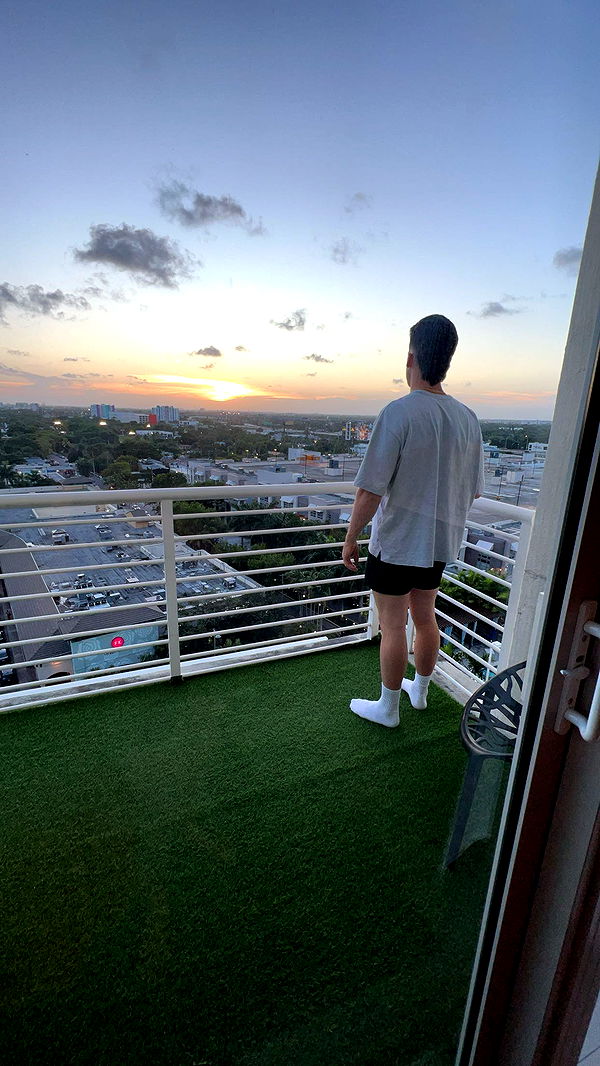 meelahrobbins image ~ Altpins