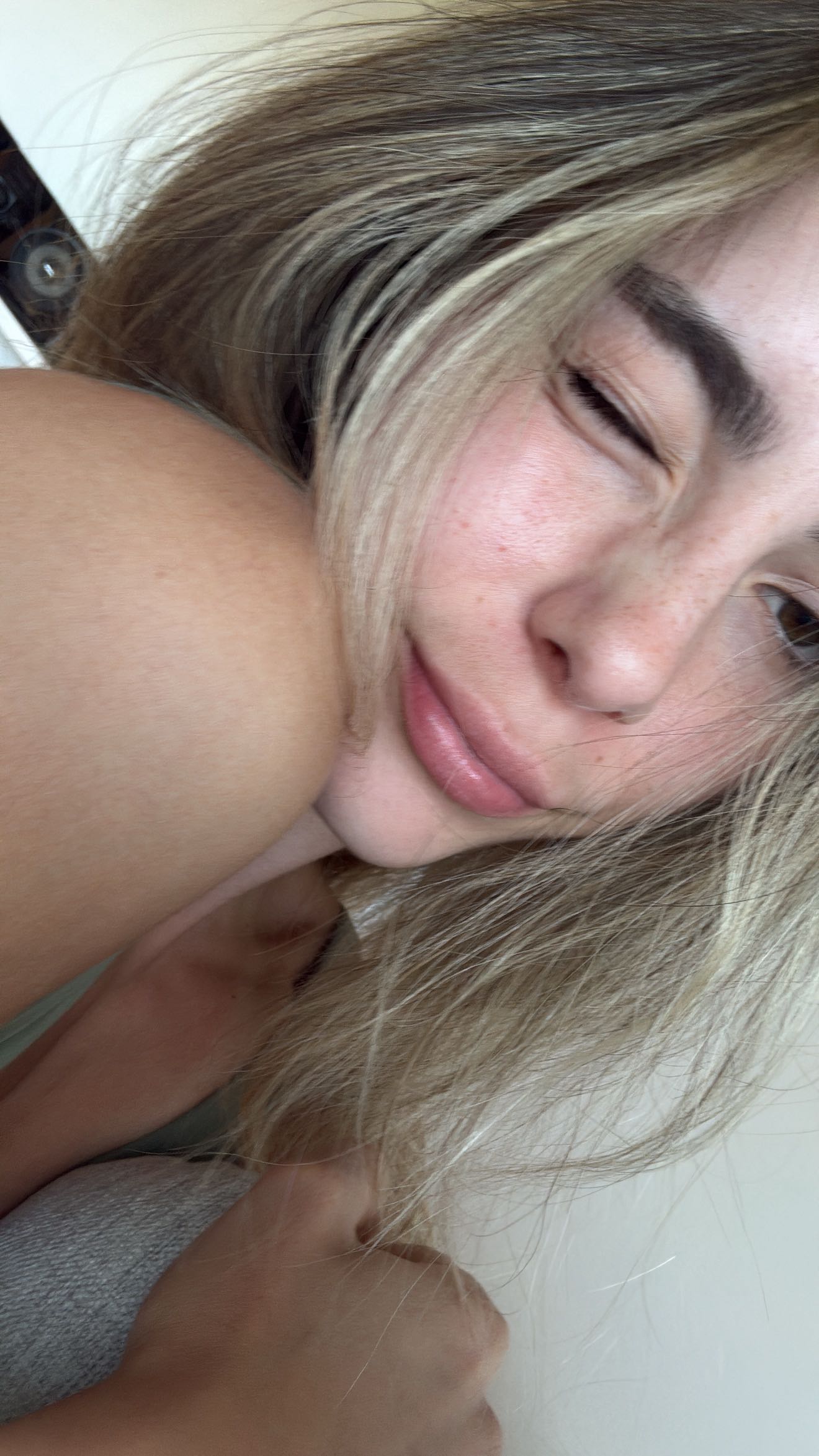 meelahrobbins snapchat image archive image