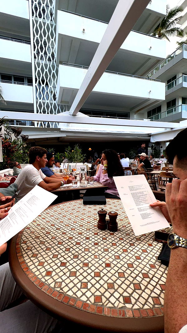 meelahrobbins image ~ Altpins