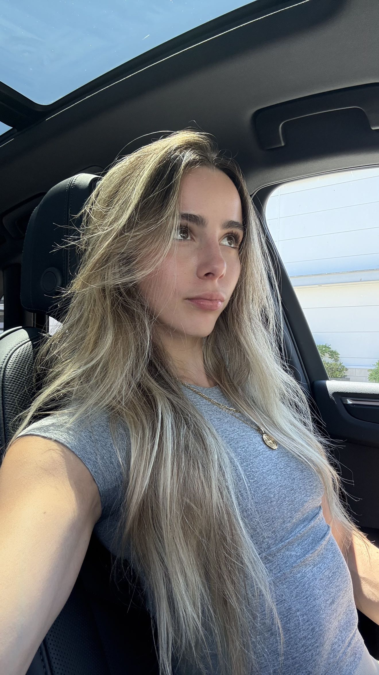 meelahrobbins snapchat image archive image