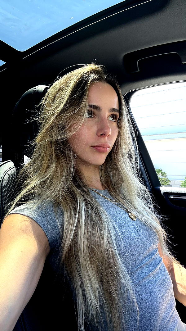 meelahrobbins image ~ Altpins