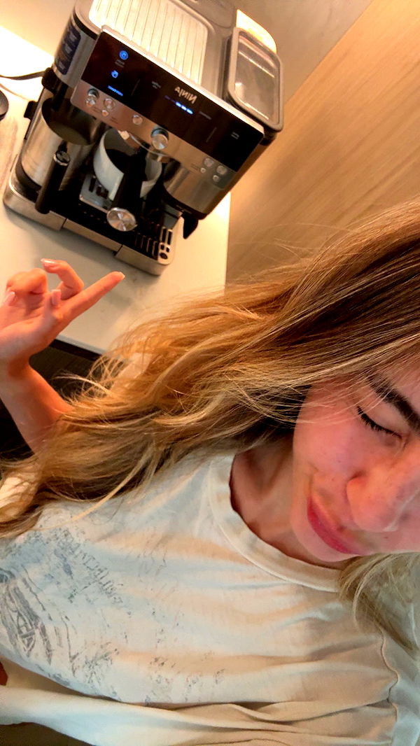 meelahrobbins image ~ Altpins