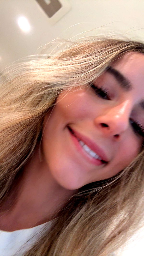 meelahrobbins image ~ Altpins