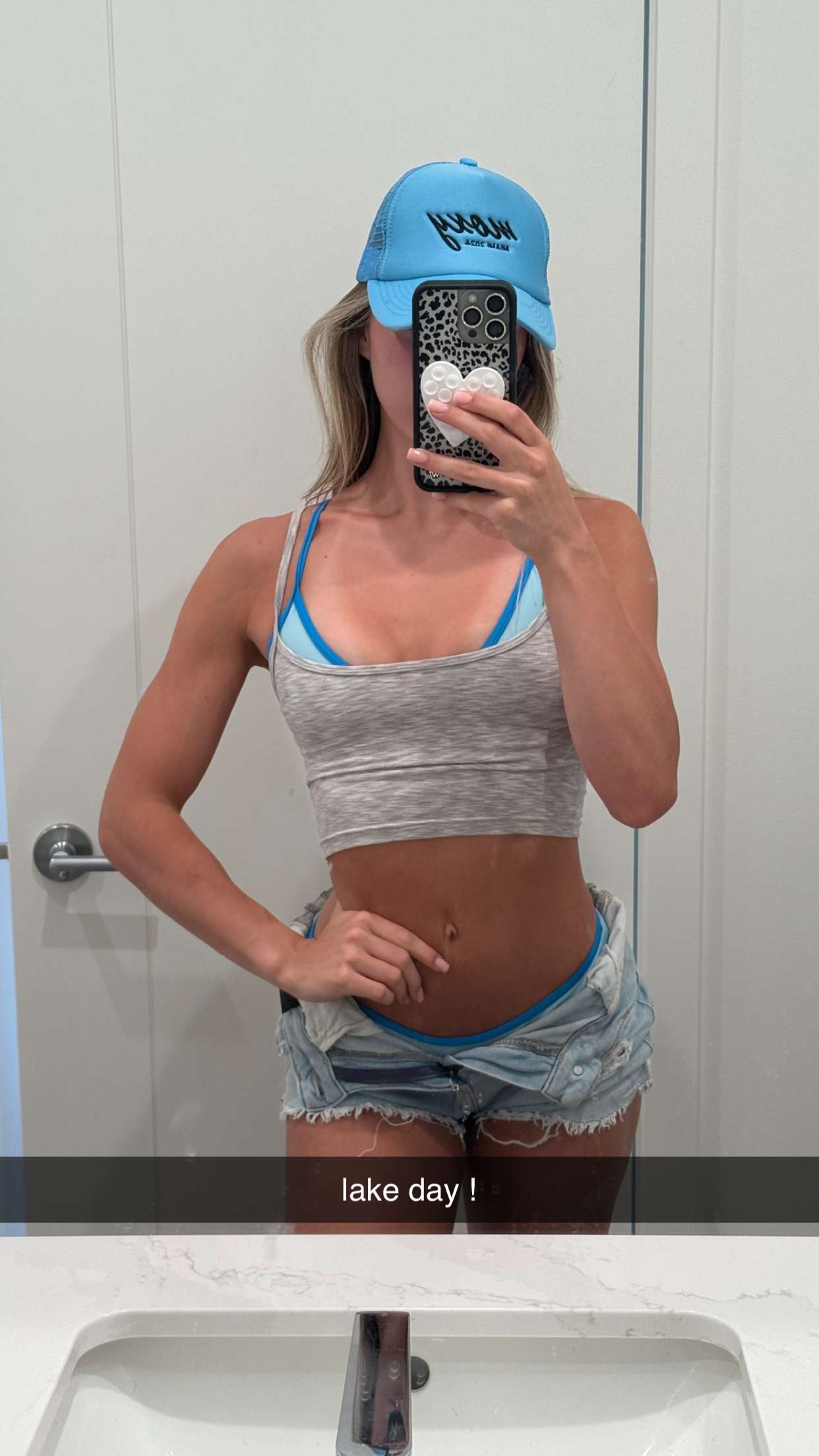 meelahrobbins snapchat image archive image