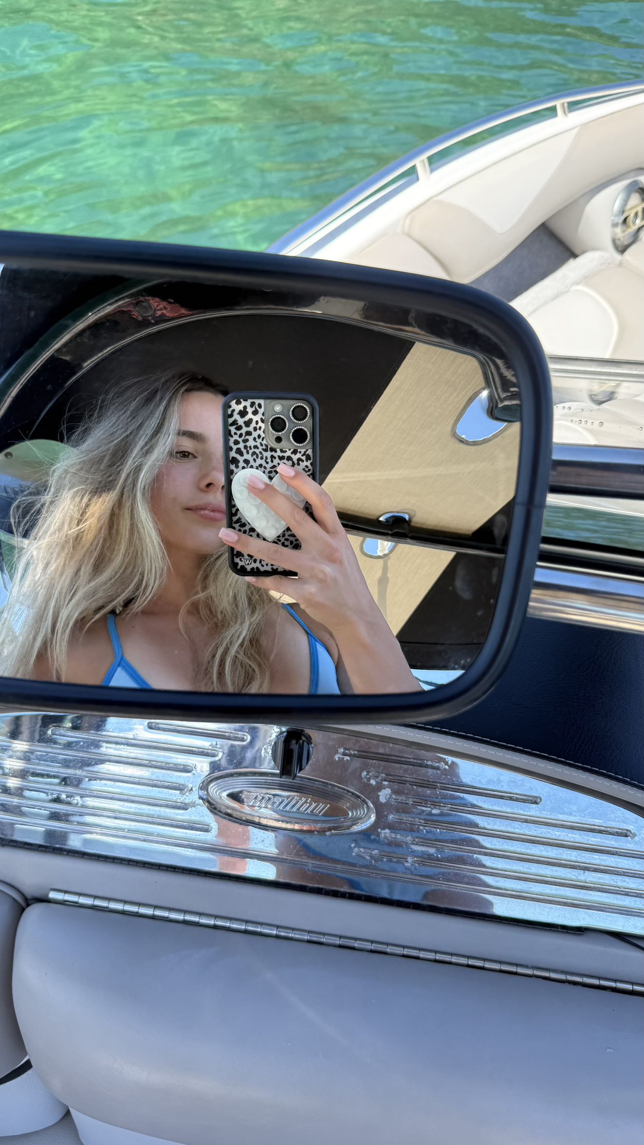 meelahrobbins snapchat image archive image