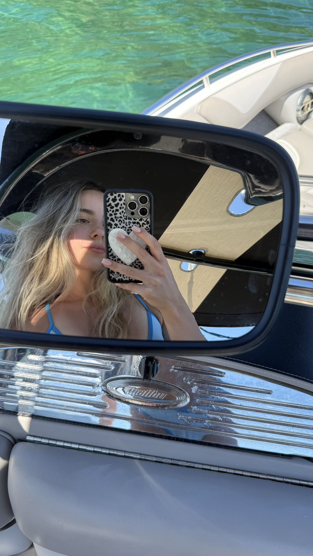 meelahrobbins snapchat image archive image