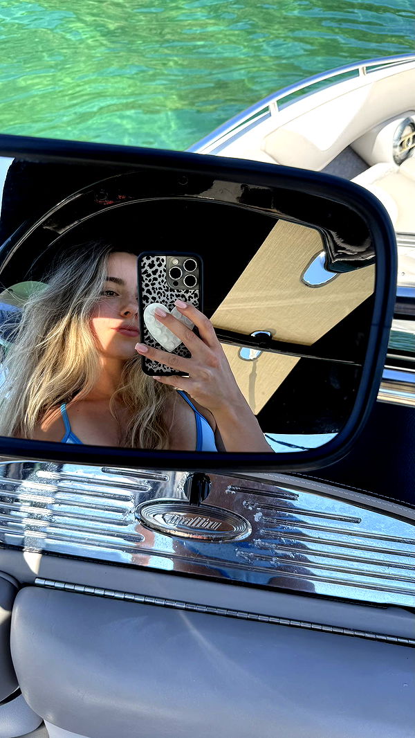 meelahrobbins image ~ Altpins