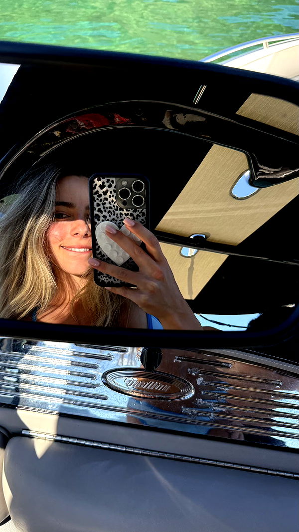 meelahrobbins image ~ Altpins