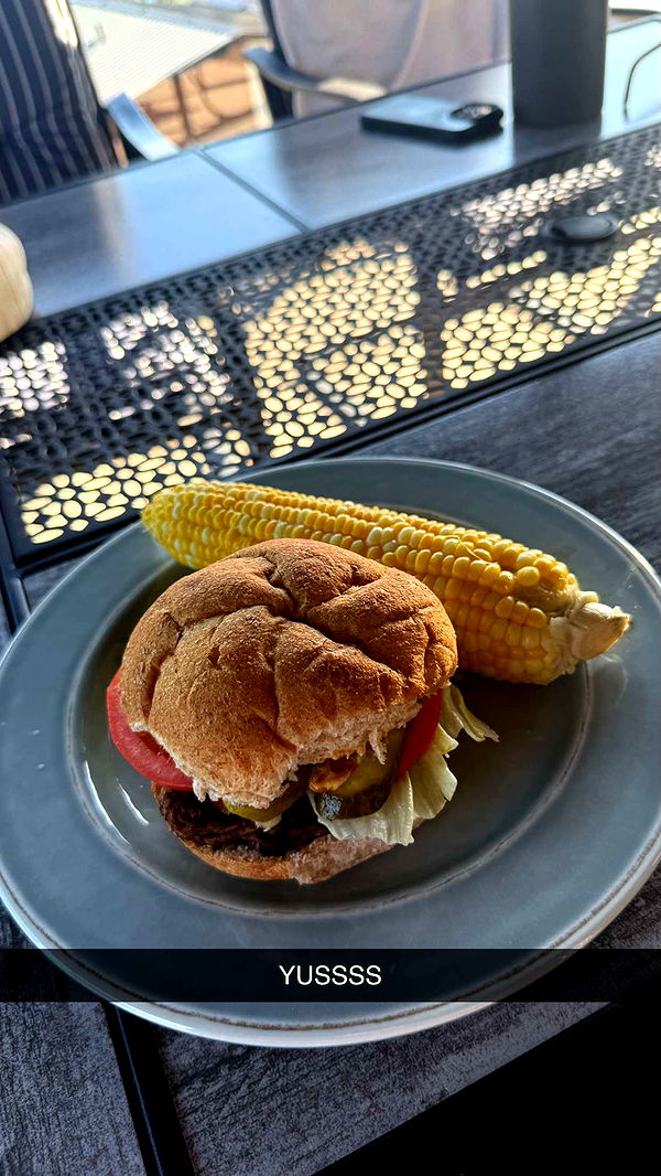 meelahrobbins image ~ Altpins