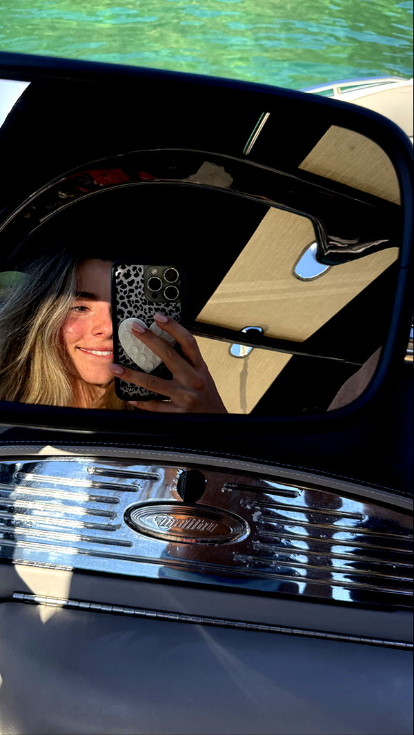 meelahrobbins image ~ Altpins