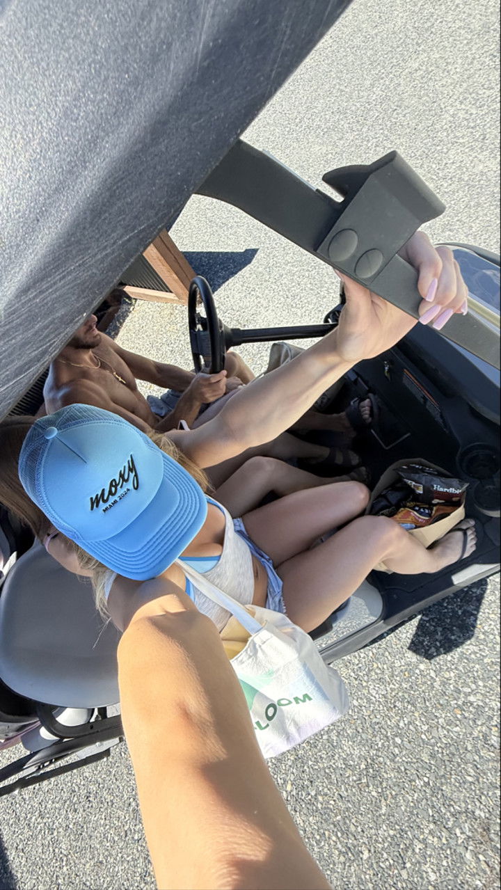 meelahrobbins snapchat image archive image