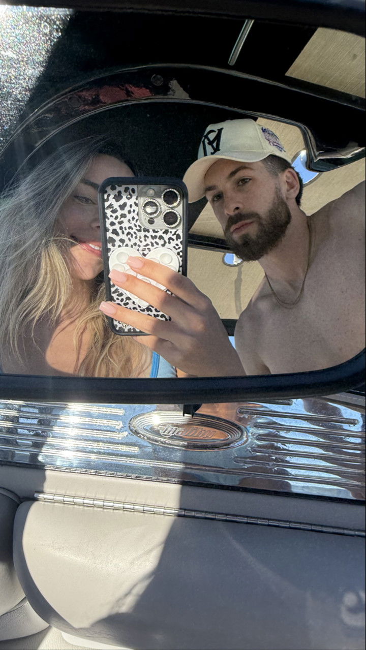 meelahrobbins snapchat image archive image