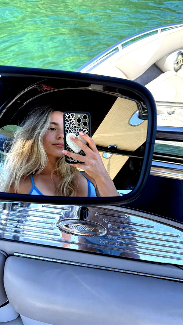 meelahrobbins image ~ Altpins