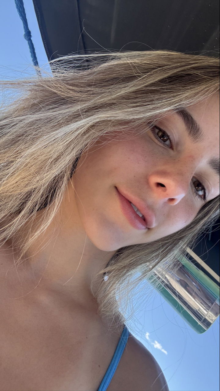 meelahrobbins snapchat image archive image