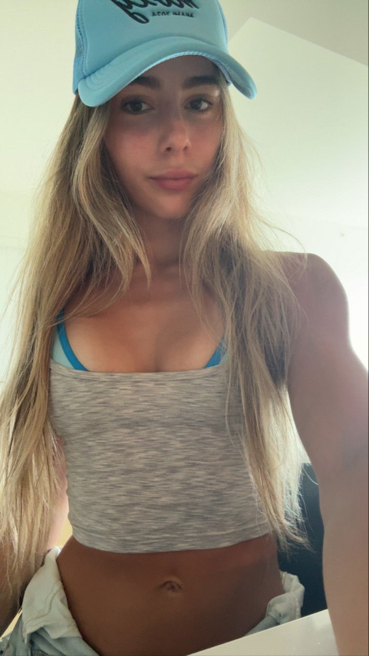 meelahrobbins snapchat image archive image