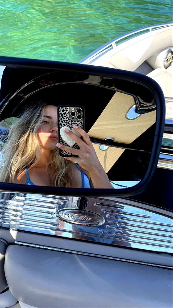 meelahrobbins image ~ Altpins