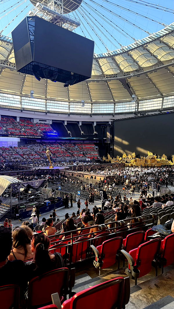 meelahrobbins image ~ Altpins