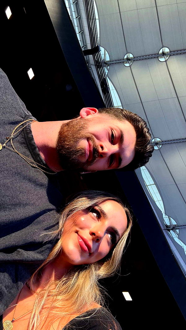 meelahrobbins image ~ Altpins