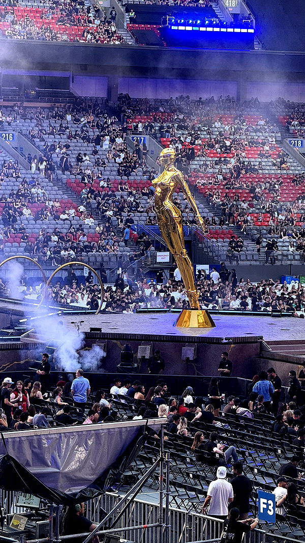 meelahrobbins image ~ Altpins