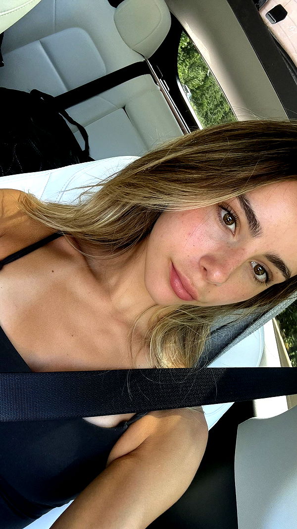 meelahrobbins image ~ Altpins