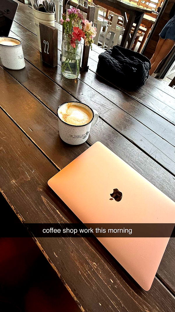 meelahrobbins image ~ Altpins