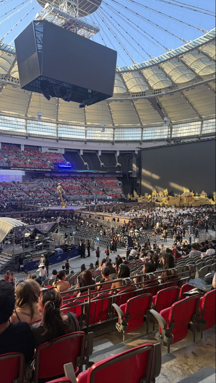 meelahrobbins snapchat image archive image