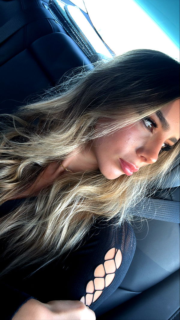 meelahrobbins image ~ Altpins