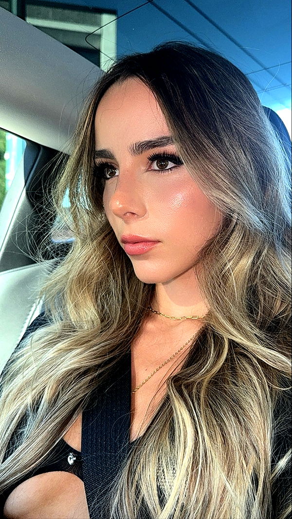 meelahrobbins image ~ Altpins