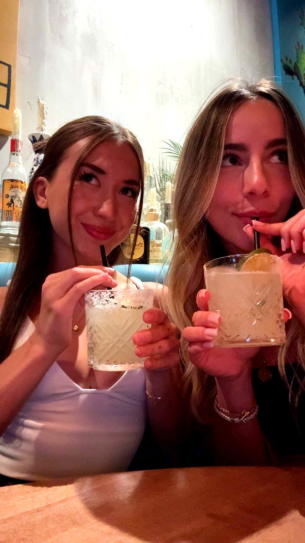 meelahrobbins image ~ Altpins