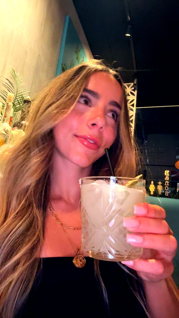 meelahrobbins image ~ Altpins