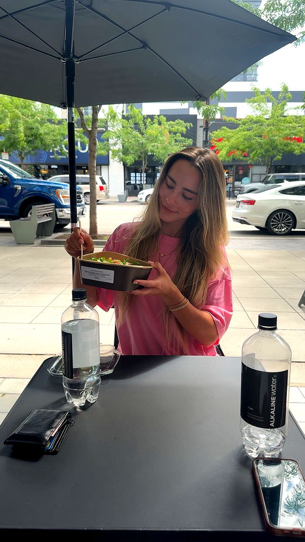 meelahrobbins image ~ Altpins