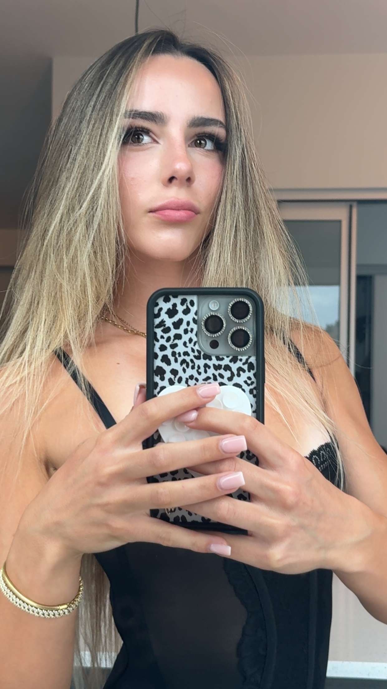 meelahrobbins snapchat image archive image