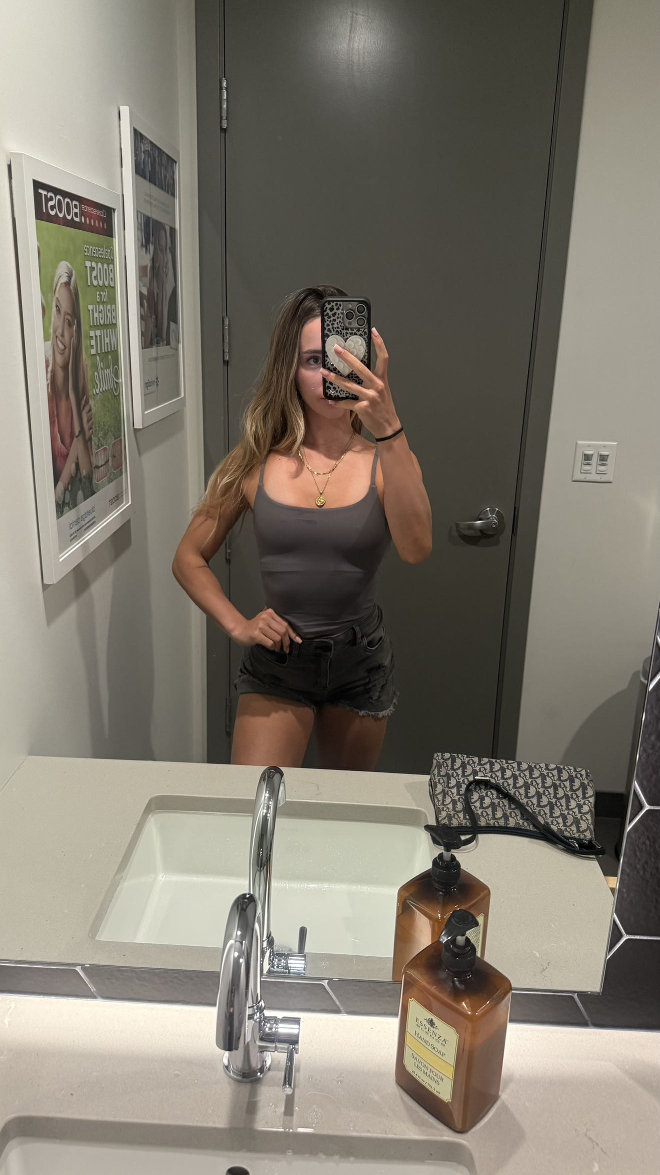 meelahrobbins snapchat image archive image