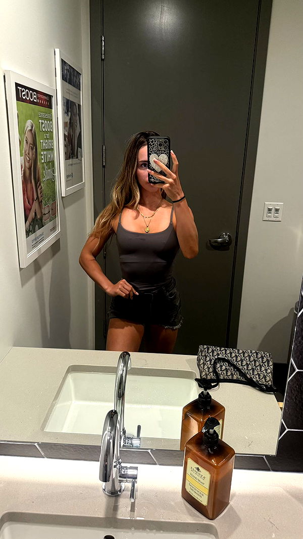 meelahrobbins image ~ Altpins