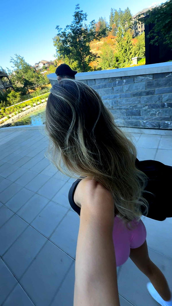 meelahrobbins image ~ Altpins