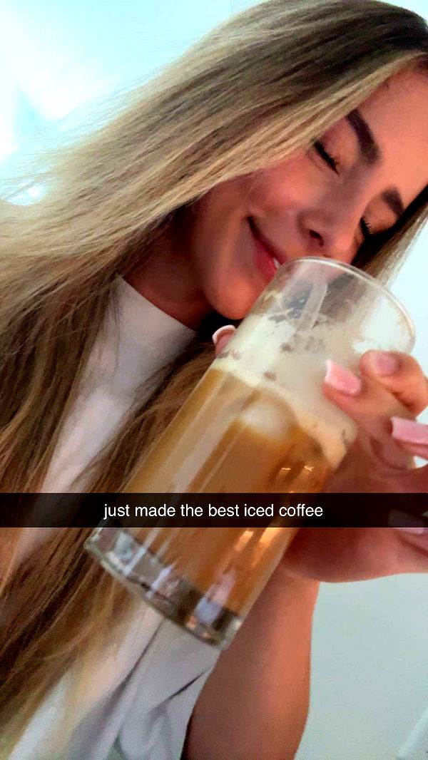 meelahrobbins image ~ Altpins