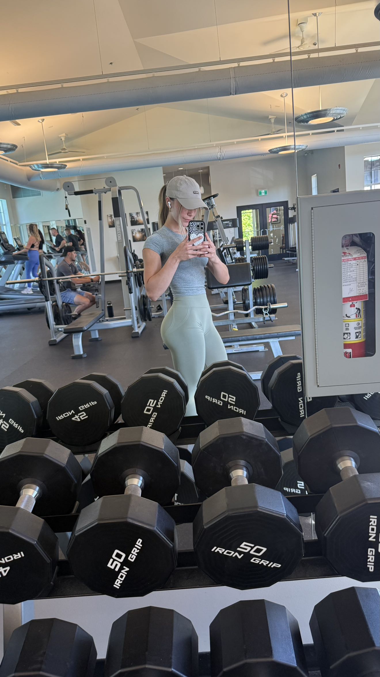 meelahrobbins snapchat image archive image