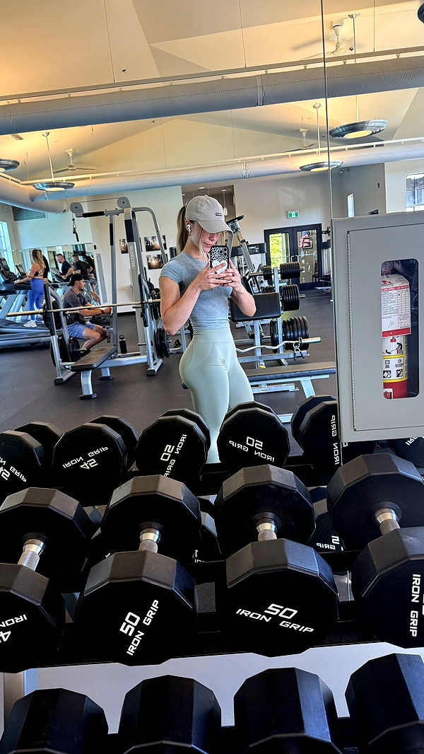 meelahrobbins image ~ Altpins