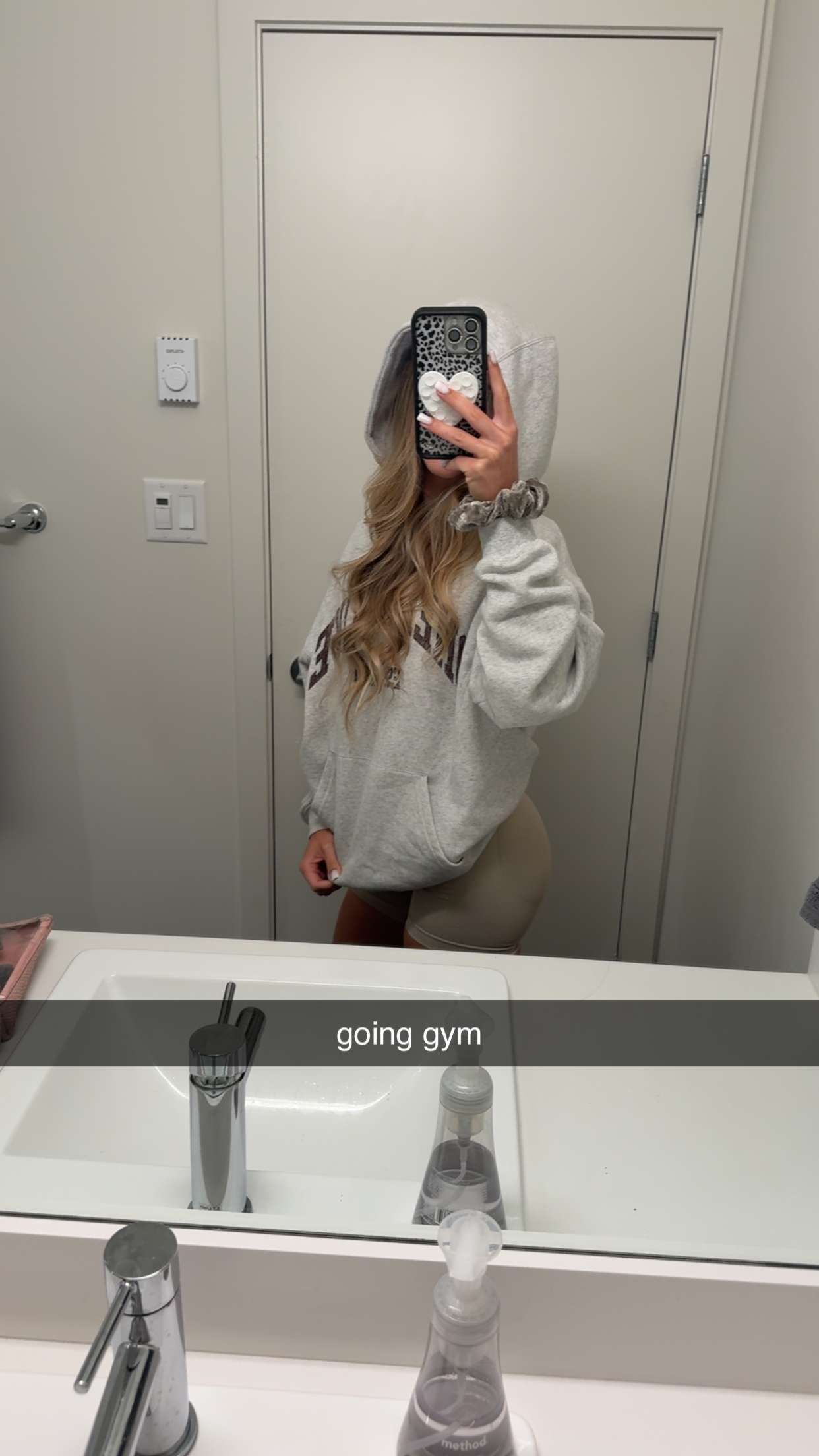 meelahrobbins snapchat image archive image