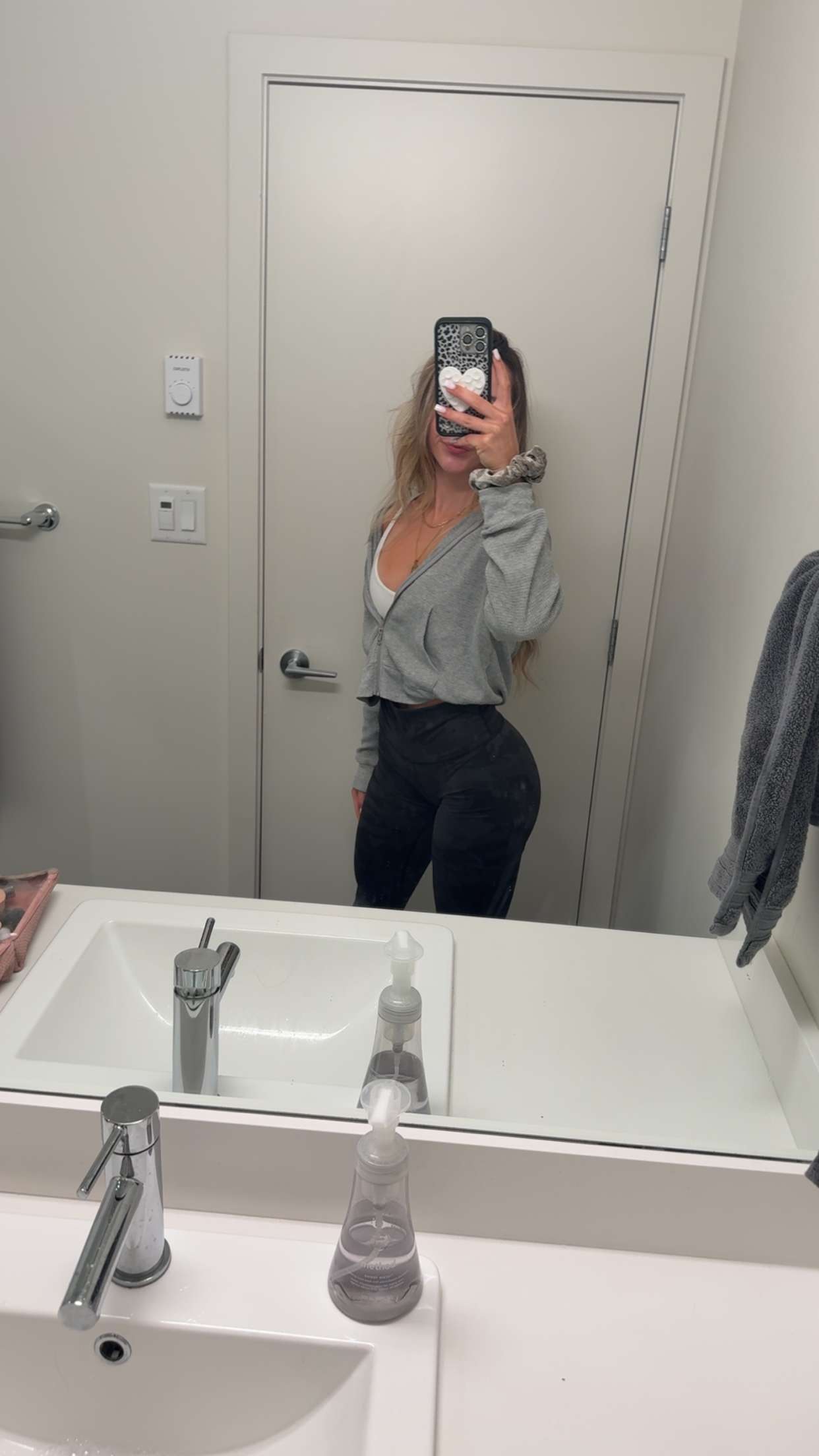 meelahrobbins snapchat image archive image