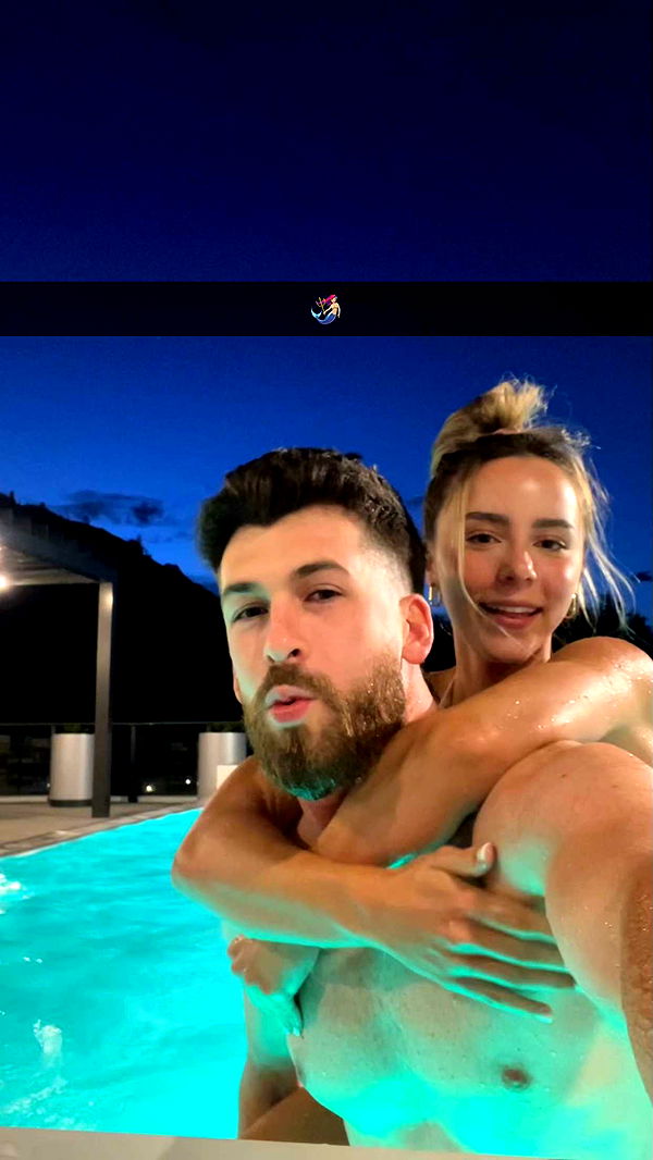 meelahrobbins image ~ Altpins