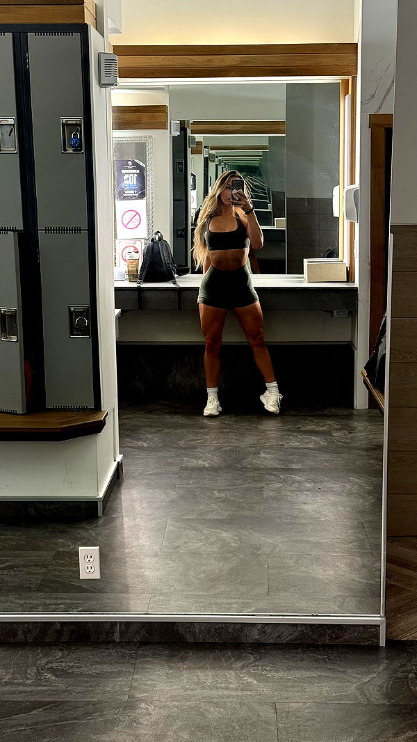 meelahrobbins image ~ Altpins