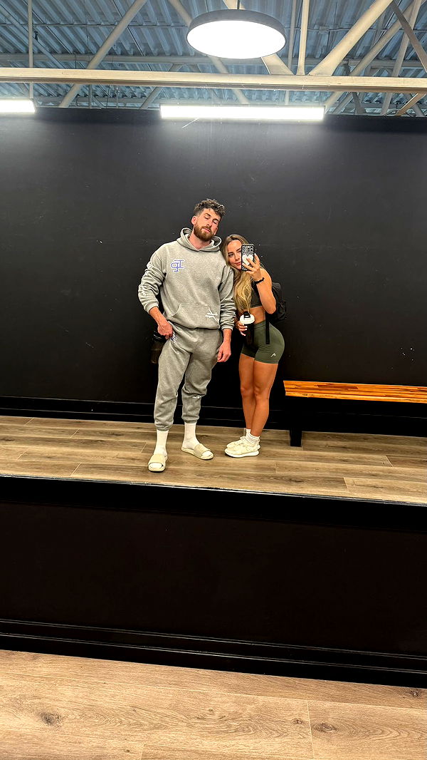 meelahrobbins image ~ Altpins