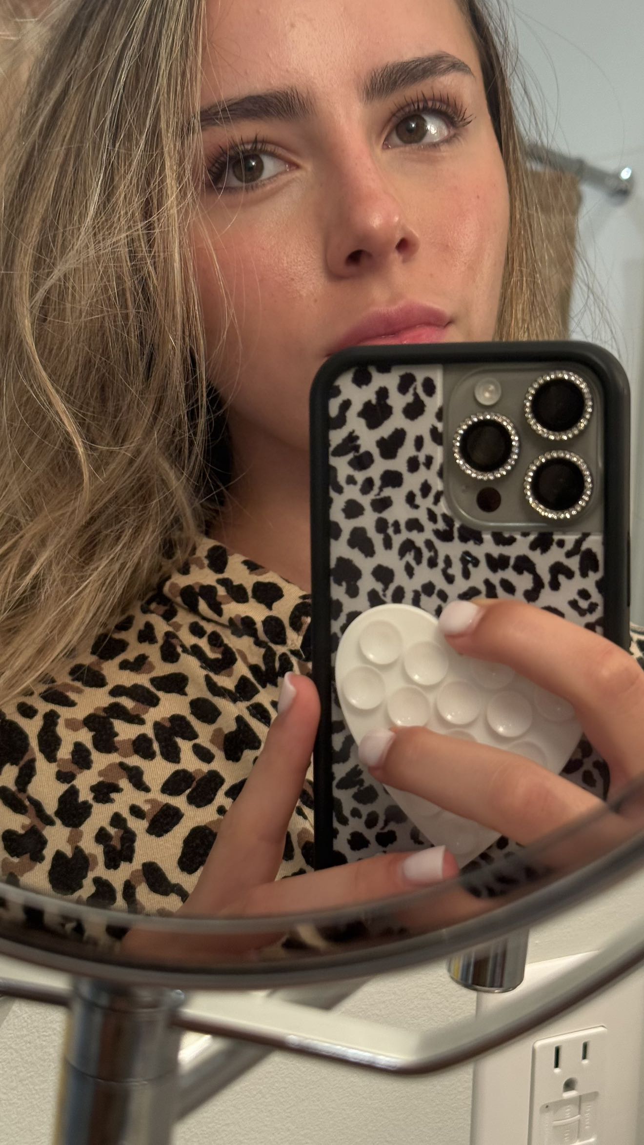 meelahrobbins snapchat image archive image