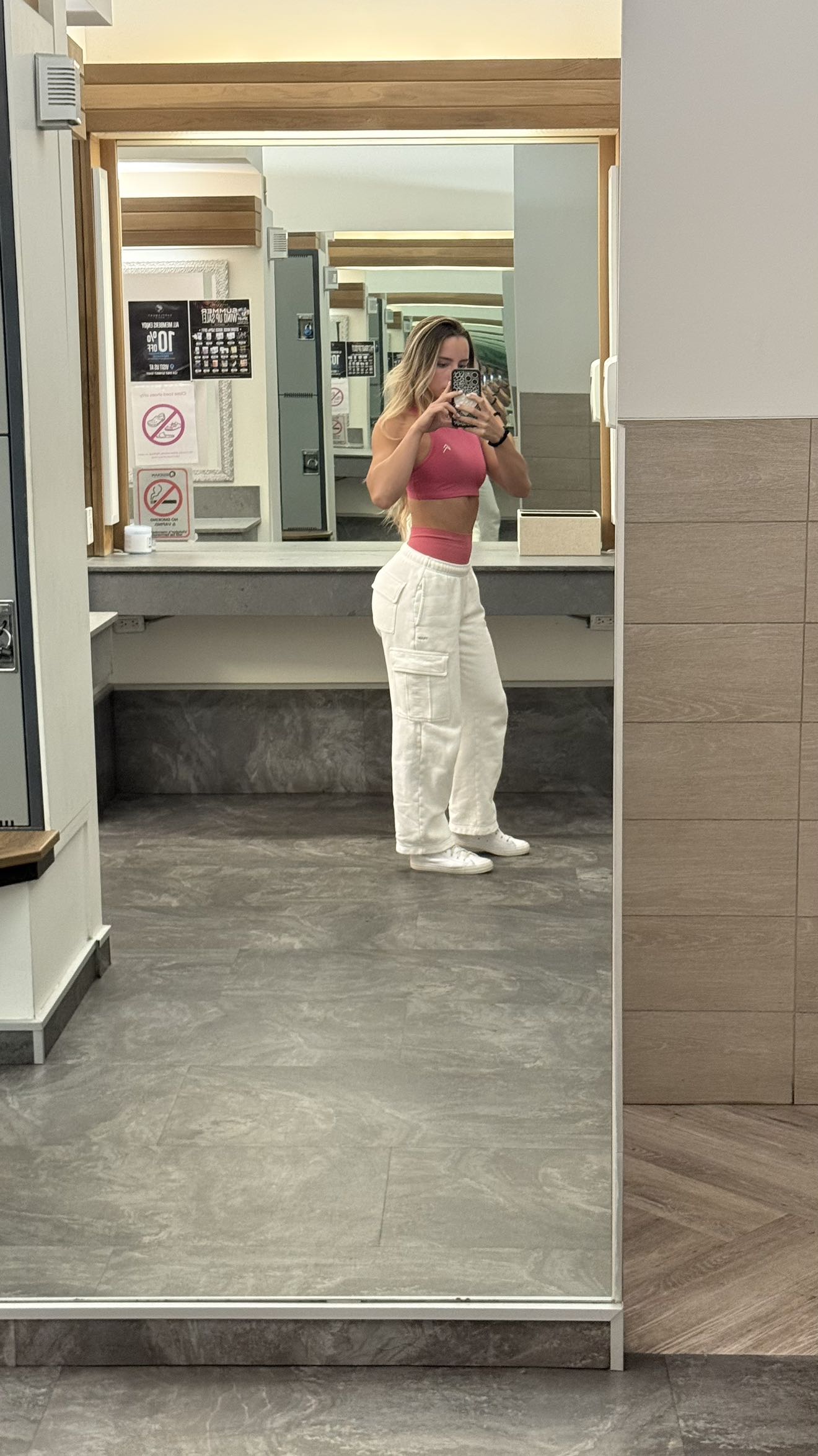 meelahrobbins snapchat image archive image